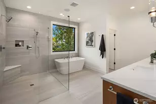 8016 Fairway Dr NE, Seattle, WA 98115 - Photo 21