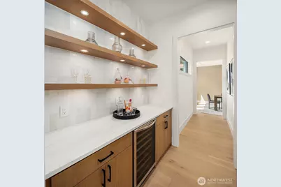 8016 Fairway Drive NE, Seattle, WA 98115 - Photo 15