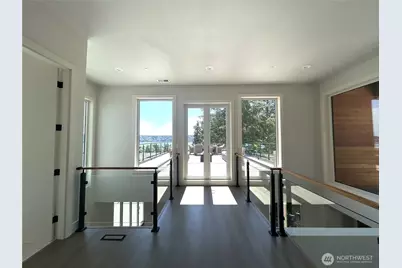 8243 W Mercer Way, Mercer Island, WA 98040 - Photo 13