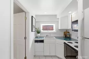 511 W Highland Dr, Seattle, WA 98119 - Photo 33