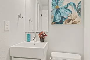 1206 SW Myrtle St, Seattle, WA 98106 - Photo 9