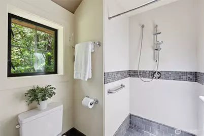 8883 NE Wardwell Road, Bainbridge Island, WA 98110 - Photo 37