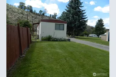 34 Bonaparte Avenue, Tonasket, WA 98855 - Photo 9