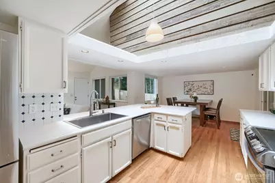 15301 SE 48th Drive, Bellevue, WA 98006 - Photo 9