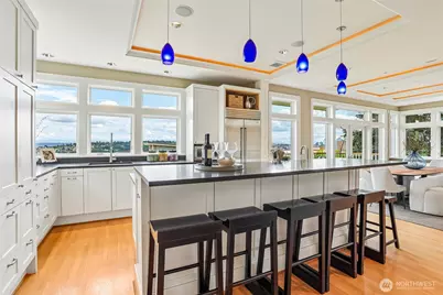 1616 Bigelow Avenue N, Seattle, WA 98109 - Photo 15