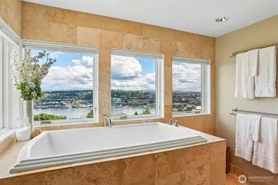1616 Bigelow Avenue N, Seattle, WA 98109 - Photo 23