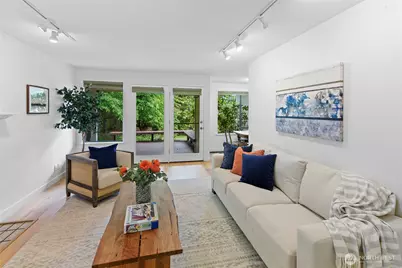 1090 Ihland Place NE, Bainbridge Island, WA 98110 - Photo 9