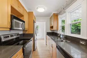 119 1/2 Main St, Renton, WA 98057 - Photo 9