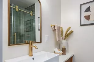 11205 Phinney Ave N, Seattle, WA 98133 - Photo 15
