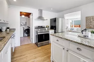 11516 Meridian Ave N, Seattle, WA 98133 - Photo 9