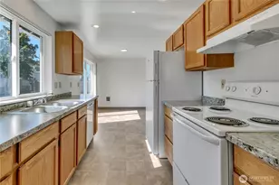 10217 Sheridan Ave S, Tacoma, WA 98444 - Photo 11
