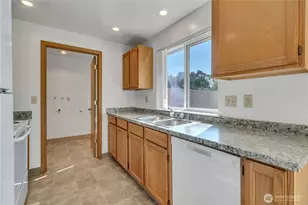 10217 Sheridan Ave S, Tacoma, WA 98444 - Photo 9