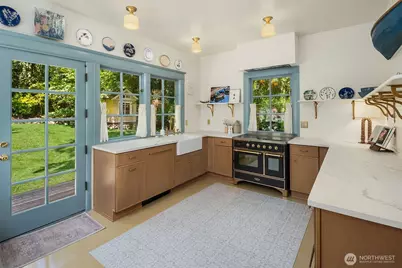 131 Madrona Place E, Seattle, WA 98112 - Photo 11