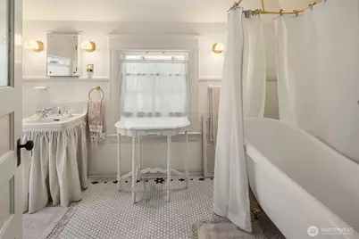 131 Madrona Place E, Seattle, WA 98112 - Photo 23