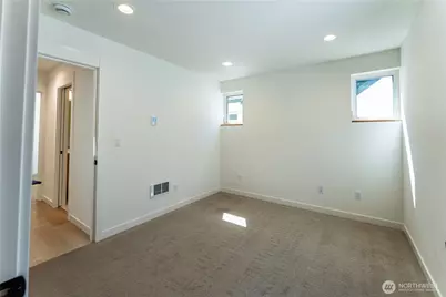 10350 Wallingford Avenue N #B, Seattle, WA 98133 - Photo 15