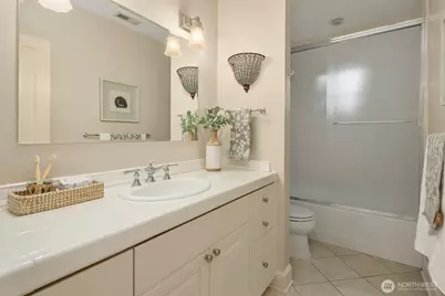 5506 NE Penrith Road, Seattle, WA 98105 - Photo 27