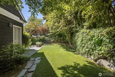 5506 NE Penrith Road, Seattle, WA 98105 - Photo 5