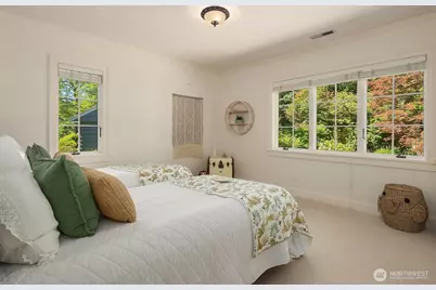 5506 NE Penrith Road, Seattle, WA 98105 - Photo 25
