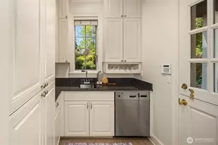 5506 NE Penrith Rd, Seattle, WA 98105 - Photo 13