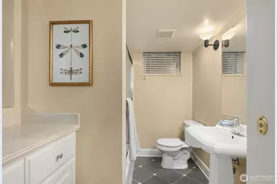 5506 NE Penrith Road, Seattle, WA 98105 - Photo 31