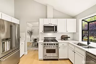 920 225th Ct NE, Sammamish, WA 98074 - Photo 9