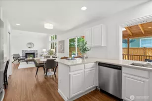 1828 NE Serpentine Pl, Shoreline, WA 98155 - Photo 11