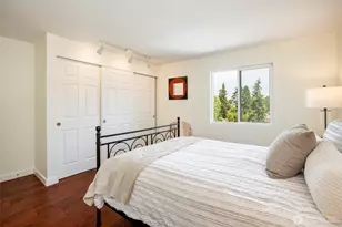 9255 Greenwood Ave N, Seattle, WA 98103 - Photo 13