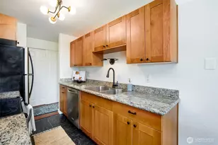 9255 Greenwood Ave N, Seattle, WA 98103 - Photo 11