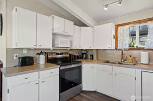 2519 Island Dr NW, Olympia, WA 98502 - Photo 7