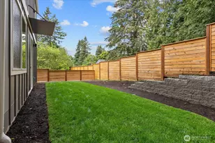 10330 Ashworth Ave N, Seattle, WA 98133 - Photo 23