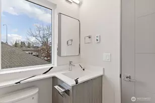 2921 Franklin Ave E, Seattle, WA 98102 - Photo 19