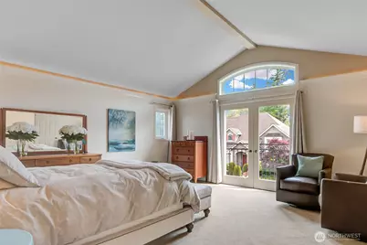 323 240th Place SE, Sammamish, WA 98074 - Photo 21