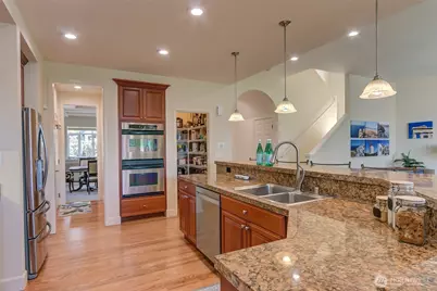 323 240th Place SE, Sammamish, WA 98074 - Photo 9