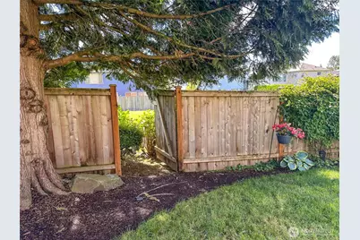 323 240th Place SE, Sammamish, WA 98074 - Photo 37