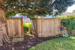 323 240th Pl SE, Sammamish, WA 98074 - Photo 37