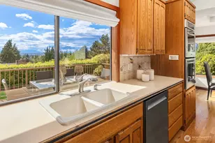 9636 NE 30th Pl, Clyde Hill, WA 98004 - Photo 17