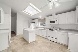 15400 SE 155th Pl, Renton, WA 98058 - Photo 9