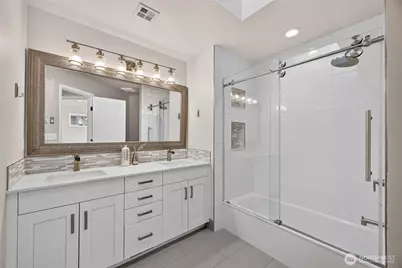 25720 NE 4th Place, Sammamish, WA 98074 - Photo 27