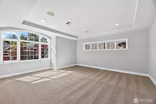 25720 NE 4th Pl, Sammamish, WA 98074 - Photo 25