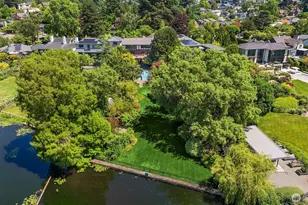 3925 NE Surber Dr, Seattle, WA 98105 - Photo 3