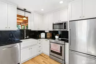 6215 27th Ave NE, Seattle, WA 98115 - Photo 9