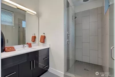 1507 Lakeview Blvd E, Seattle, WA 98102 - Photo 11
