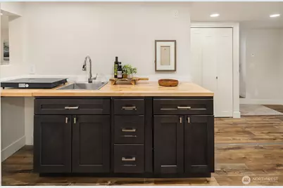 1307 W Boston Street, Seattle, WA 98119 - Photo 23
