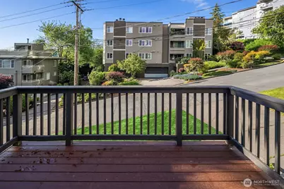 1307 W Boston Street, Seattle, WA 98119 - Photo 27