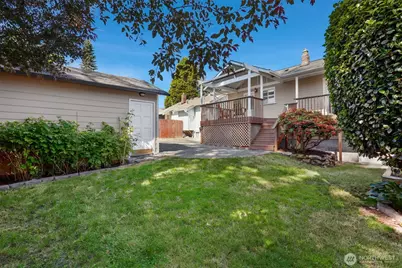 10327 Stone Avenue N, Seattle, WA 98133 - Photo 25