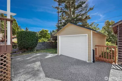 10327 Stone Avenue N, Seattle, WA 98133 - Photo 27