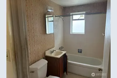 741 N 128th Street, Seattle, WA 98133 - Photo 3