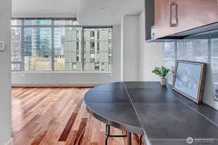 910 Lenora St, Seattle, WA 98121 - Photo 11