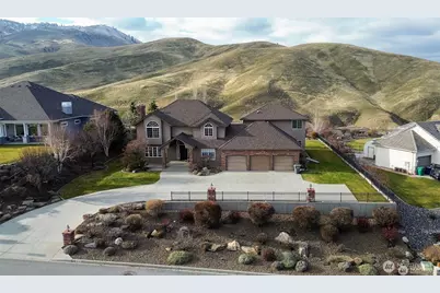 1918 Broadview, Wenatchee, WA 98801 - Photo 1