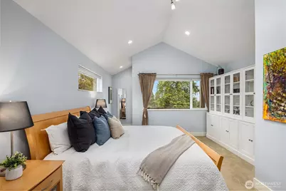 3010 NE 55th Street, Seattle, WA 98105 - Photo 13